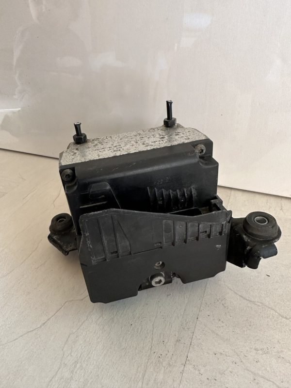 photo_2024-03-08_13-30-45 ABS Hydraulikblock Steuergerät vorne Nr2/6 8D0614111 0265214002 AUDI A4 (8D2, B5) 1.8 Bremsaggregat ABS AUDI A4 B5 (8D2) 2.6 ist ein einzigartiges, gebrauchtes Originalteil mit der Teilenummer 8D0614111 0265214002