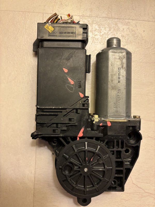 VW GOLF IV (1J1) 1.4 16V Motor Fensterheber links vorne 0130821765 BOSCH