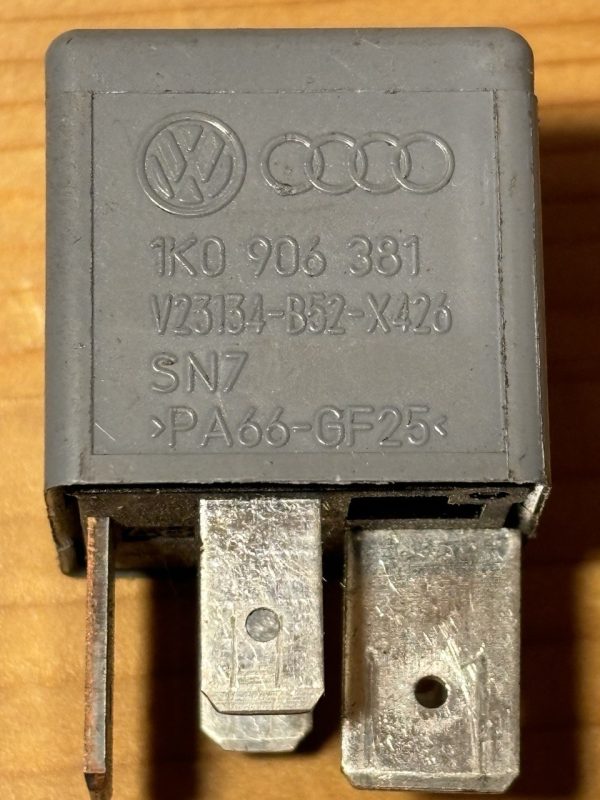 photo_2024-03-29_22-03-53 Original VW Caddy RELAIS 1K0906381