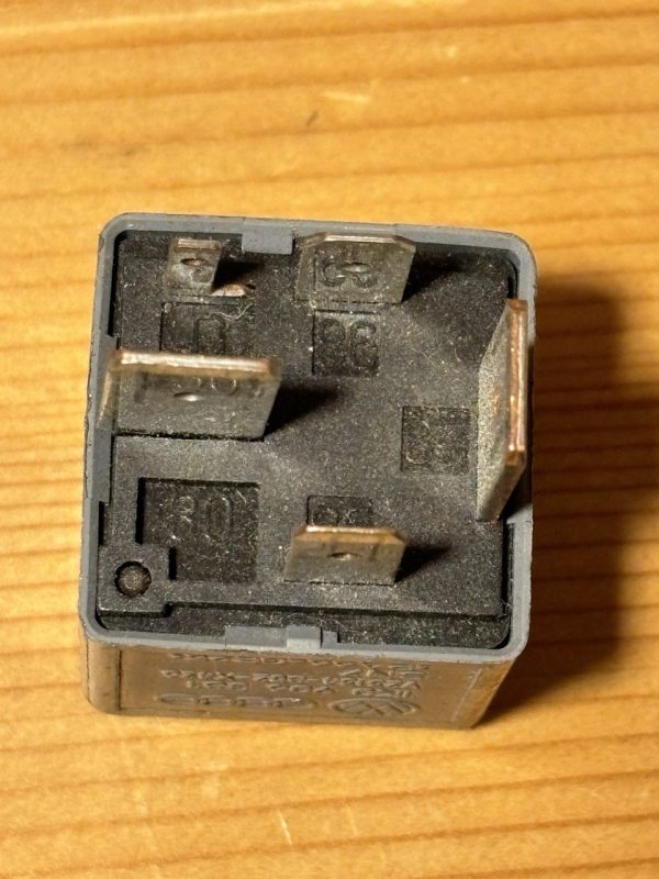 photo_2024-03-29_22-04-12 Original VW Caddy RELAIS 1K0906381