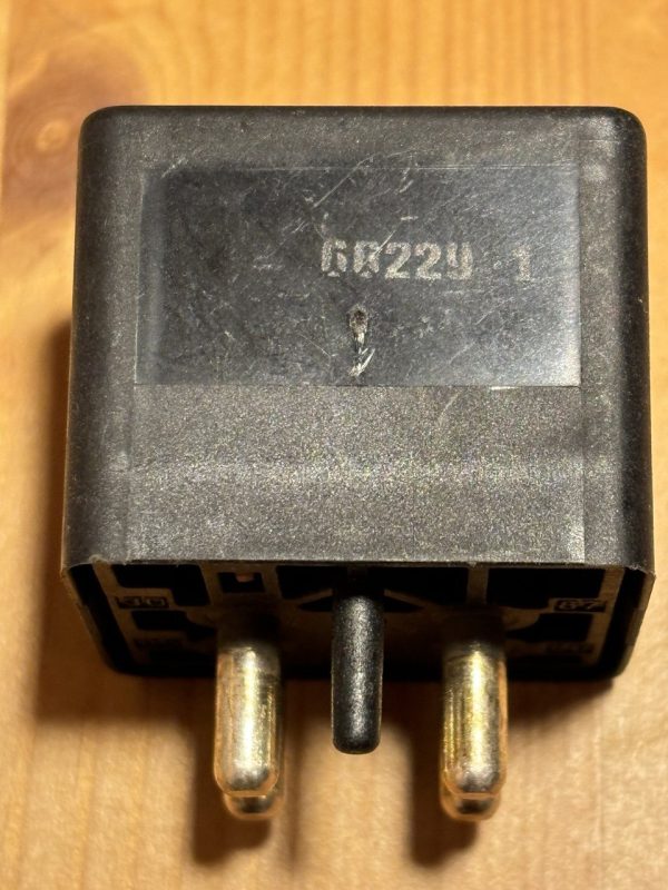photo_2024-03-29_23-13-17 Relais BOSCH 0332002197 Mercedes Benz W 124 W 201 W 202 0015426519 original