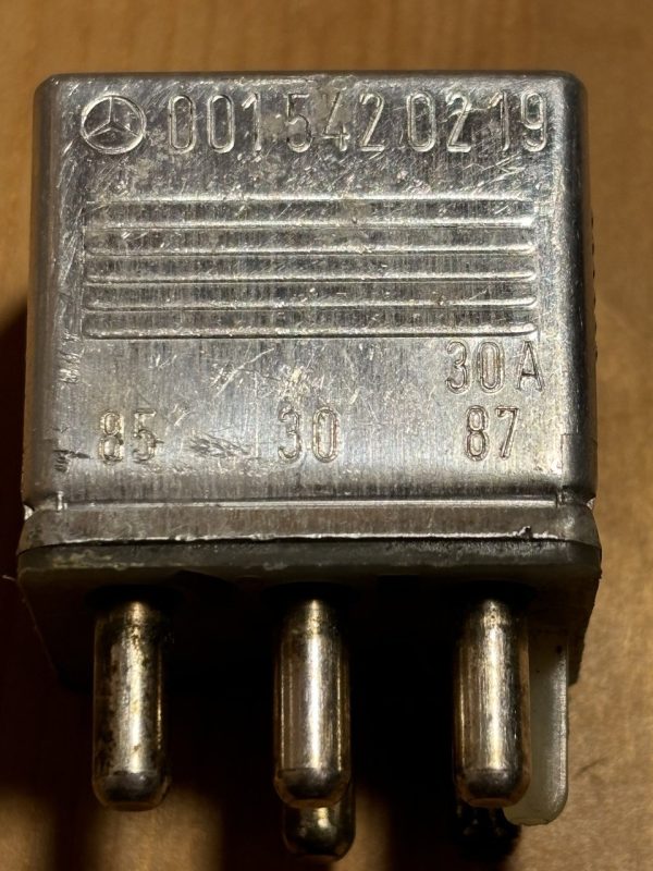 Mercedes W124 W126 W201 R129 W123 R107 W460 W461 Relais 0015420219