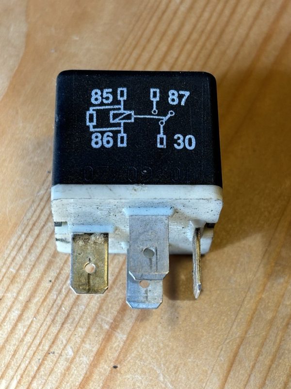 photo_2024-03-30_01-45-36 Neu Arbeitsstromrelais 12 V 40 A Schliesser Relais #53 For VW Audi 141951253B