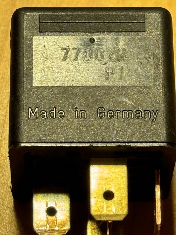 photo_2024-03-30_13-43-53 ORIGINAL Mercedes Bosch central locking 12V 20/30A relay 0332209156 de
