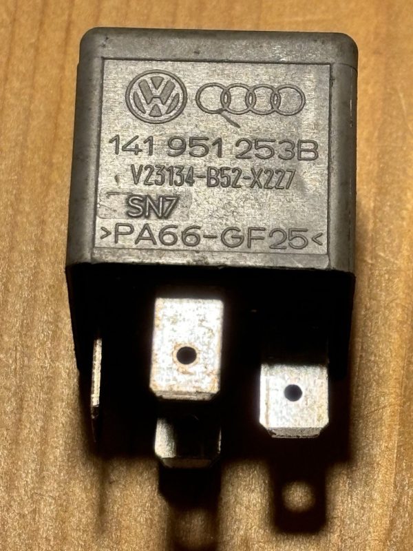 VW Golf 4 1J Bj 99 Relais 53 - 141951253B #73752-F28