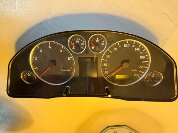 Tacho - Kombiinstrument KM mit OE-Nummer 110080128002