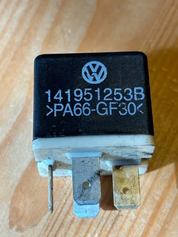 Neu Arbeitsstromrelais 12 V 40 A Schliesser Relais #53 For VW Audi 141951253B