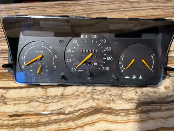 s-l1600 - 2025-10-03T114101.487 Saab900 Dach Speedümeter Instrument GLUSTER GAUGES TACH NON TURBO 340.213.009