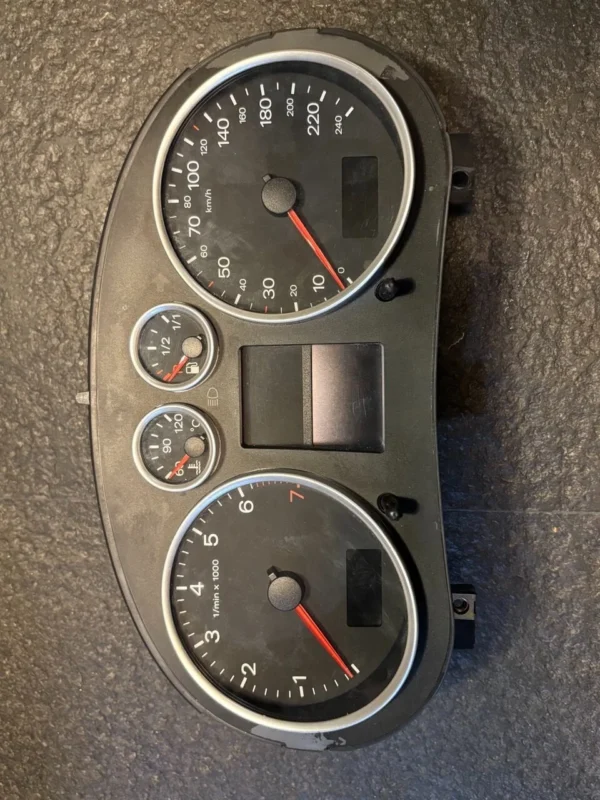 Tacho Kombiinstrument Audi A2 8Z 8Z0920901C 110080192011 17804