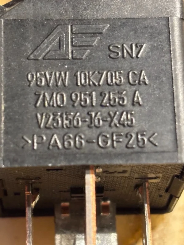 s-l1600 - 2025-10-07T180329.069 7M0951253A Original Audi VW Skoda Seat Relay 7M0 951 253 A