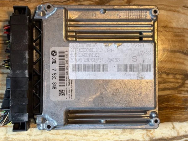 BMW E46 Motorsteuergerät Steuergerät Motor DME 7531848 0261208388 7541924