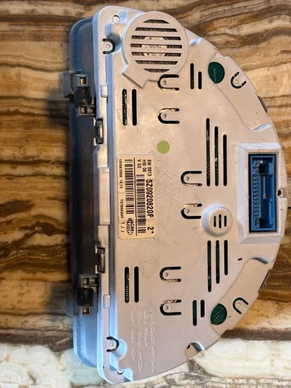 Speedometer 5Z0920820P VW instrument cluster VW Fox hatchback 52
