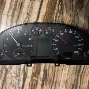 Audi A4 8d Tacho Verkratzt 88311225/230