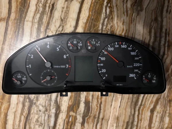 s-l1600 - 2025-10-09T181755.172 Audi A4 8d Tacho Verkratzt 88311225/230