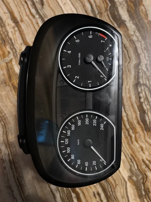 s-l1600 - 2025-10-09T183415.209 BMW 1er E87 KM/H Tacho Instrument Cluster Tacho Tacho 1041568