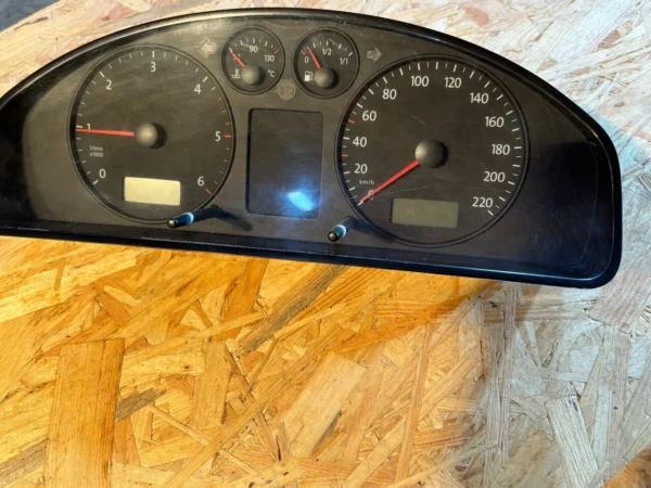 INSTRUMENTENTAFEL / 88311346 / 2877812 FÜR VOLKSWAGEN TRANSPORTER T5 FURGONETA