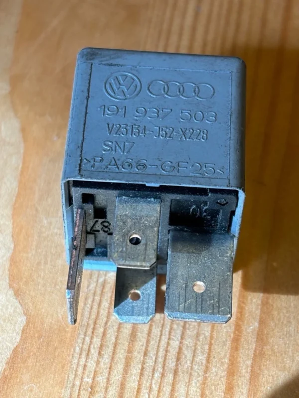 s-l1600 (82) Relais 18 Arbeitskontaktrelais X-Kontakt VW Passat Golf Polo T4 Audi - 191937503