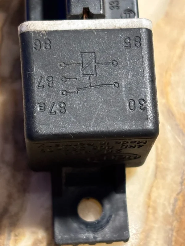 s-l960 - 2025-10-07T173043.107 Relais Hella 4RD00352008