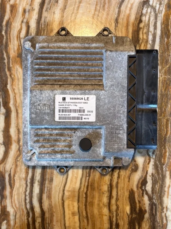 Opel ECU Corsa 1.3 CDTi Motorsteuergerät 55568626 LE