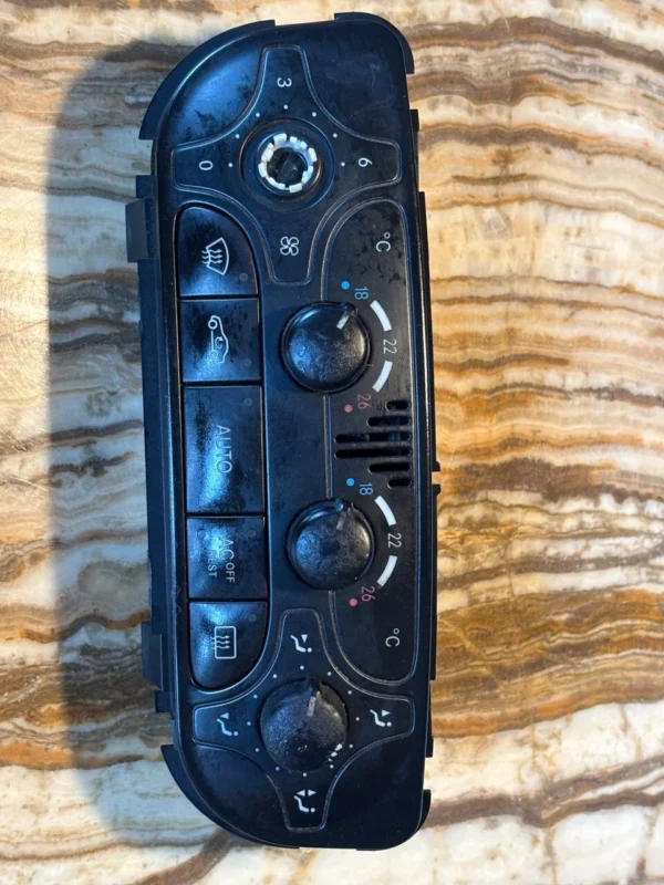 s-l1600 - 2025-11-01T145729.379 CC* Mercedes W203 W209 CLK Klimabedienteil Klima Klimaautomatik A2098300085