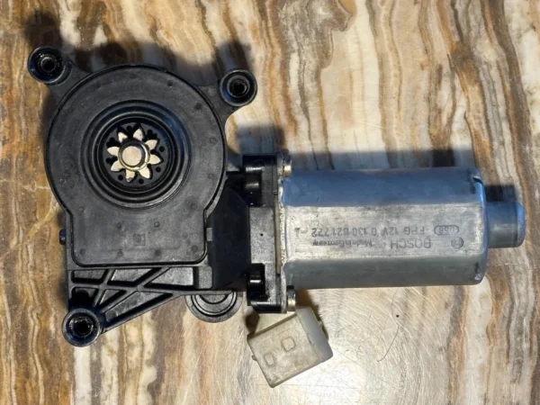 s-l1600 - 2025-11-02T180423.569 Mercedes W208 CLK 320 Fensterhebermotor Bosch 0130821722 12V vorne links
