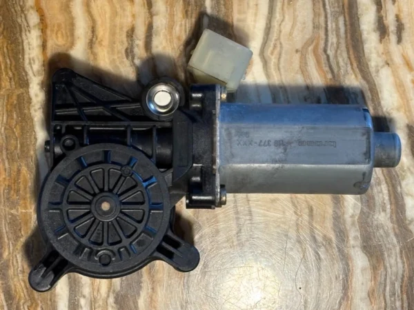 s-l1600 - 2025-11-02T180631.387 Mercedes W208 CLK 320 Fensterhebermotor Bosch 0130821722 12V vorne links