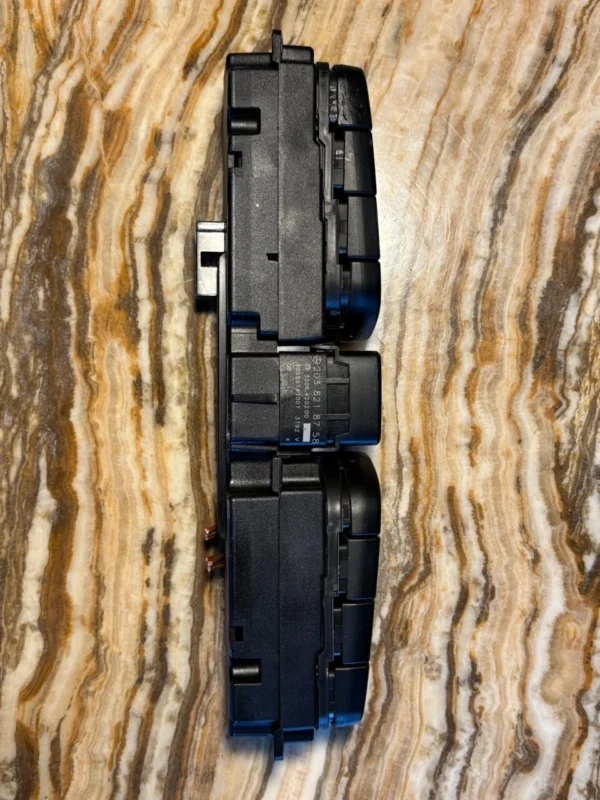 MERCEDES-BENZ C-Klasse W203 Schalter Warnblinker Sitzheizung A2038218758