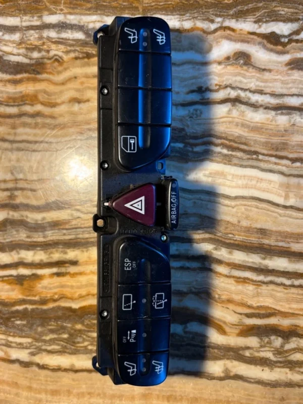 MERCEDES-BENZ C-Klasse W203 Schalter Warnblinker Sitzheizung A2038218758